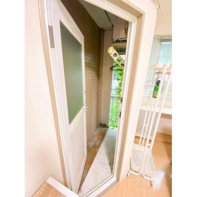 ユニオンマンスリー坂戸駅前１　105　1R・シングル☆【禁煙ルーム】室内洗濯機やたっぷり収納2ドア冷蔵庫など生活家電完備！観葉植物やインテリアスペースなど色々な使い方ができる出窓のあるお部屋の物件写真6