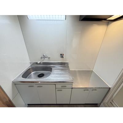 フラット34茨木【ペット1匹飼育可！敷地内駐車場、無料インターネットあり！】の物件写真3