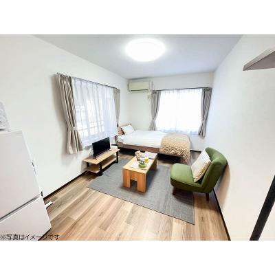 ユニオンマンスリー志木２　102　1R・シングル☆【禁煙ルーム】人気の角部屋＆ディスプレイスペースとしてもおすすめ出窓のある2面採光のお部屋♪室内洗濯機や冷蔵庫など生活家電完備の物件写真1