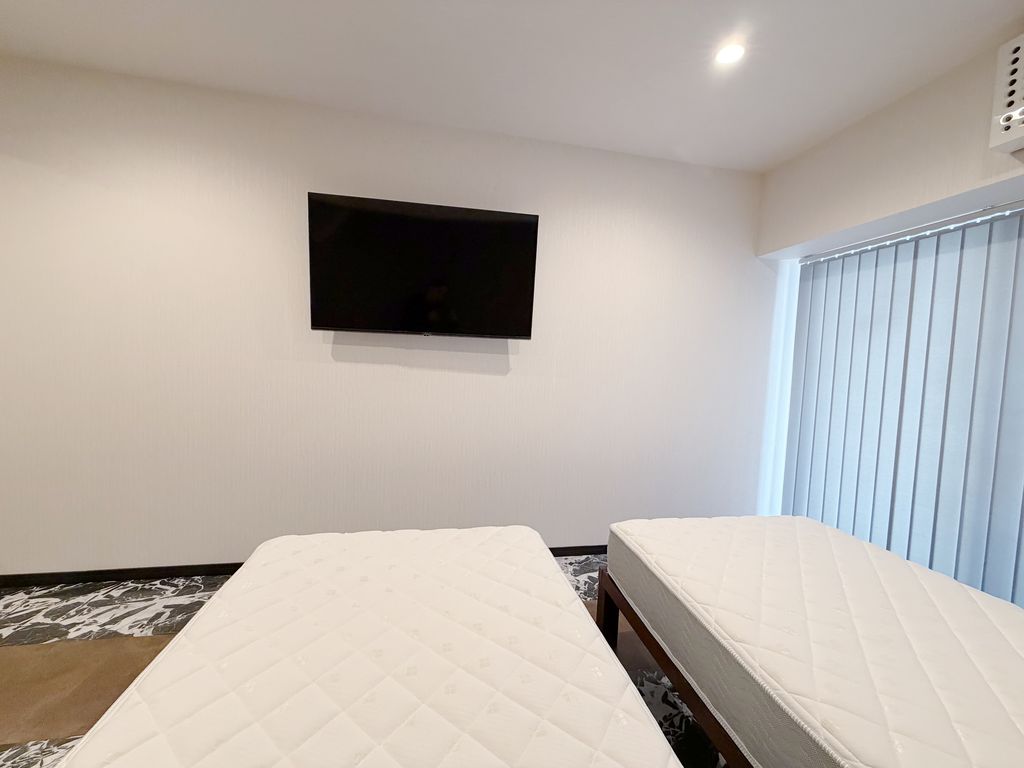 グッドステイ那覇松山ウッドサイド∴【WI-FI完備・50型TV・禁煙部屋・ツインベッド・ドラム式洗濯機・洗浄機能付便座】の物件写真4
