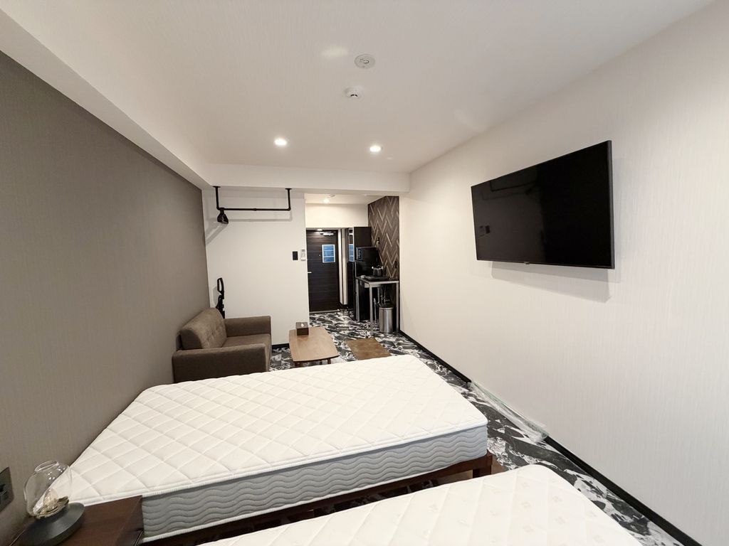 グッドステイ那覇松山ウッドサイド∴【WI-FI完備・50型TV・禁煙部屋・ツインベッド・ドラム式洗濯機・洗浄機能付便座】の物件写真5