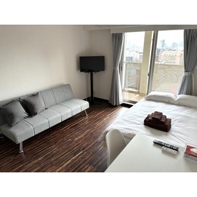 【マンスリー東新宿】最上階、夜景も綺麗★食器・調理器具・タオル等生活に必要なもの一式揃ってます♪の外観画像