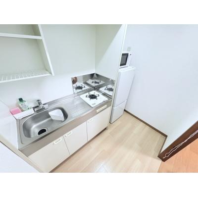 ＳマンスリーJR松山駅南（2-1）【ネット無料・コンビニ、スーパー徒歩圏内・宅配BOX有・JR松山駅徒歩6分】の物件写真3