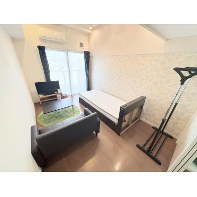 Sマンスリー松山市駅東（5-1）【ネット無料・築浅・オートロック・近隣コインパーキング多数】の物件写真1