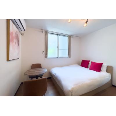 最寄り駅から徒歩6分/嬉しい家具・家電付き/エレガントハウス 103の物件写真1