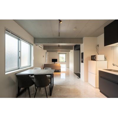 駅から徒歩3分！／オシャレなデザイナーズ／家具家電・備品完備／LUXE南青山 201の物件写真2