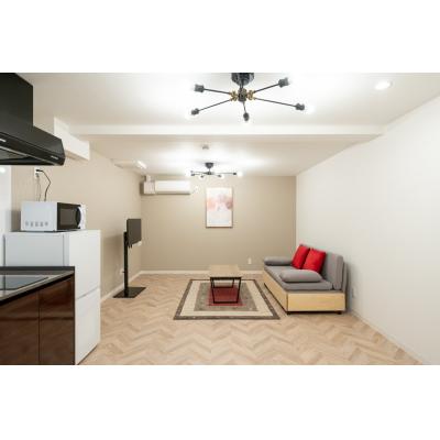 最大6人利用可能/新宿まで電車で約5分と好アクセス/コンビニやレストランが充実/LaVie四谷102の物件写真1