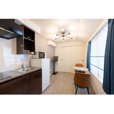 新宿まで電車で約5分と好アクセス/コンビニやレストランが充実/LaVie四谷 401の物件写真2