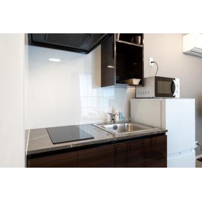 新宿まで電車で約5分と好アクセス/コンビニやレストランが充実/LaVie四谷 401の物件写真3