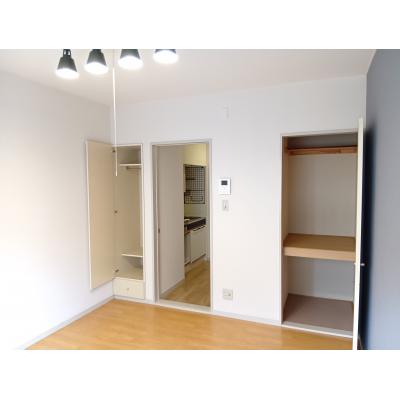 KIT【国道8号線から車4分♪】屋根付き駐車場有☆バストイレ別の物件写真2