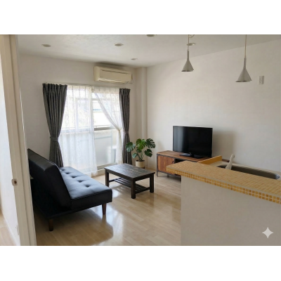 KIT【屋内駐車場有♪】2名入居可☆角部屋1LDK☆陽当たり良好の外観画像