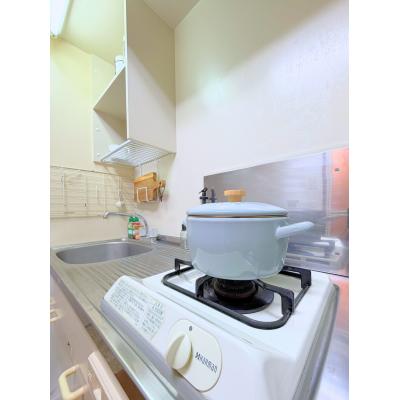 【前橋駅の北東 徒歩15分】🌿グランマンスリー前橋市朝日町R203🌿ソファー付きで快適にお過ごしいただけます♪🌈バストイレ別🛁ウォシュレット付き✨の物件写真3