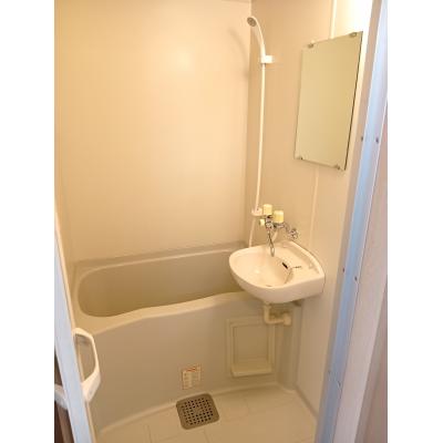 KIT【江端駅徒歩6分♪】宅配BOX☆バストイレ別☆駐車場有の物件写真3