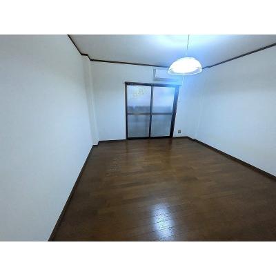 ユニオンマンスリーお花茶屋７　102　1K・セミダブル　☆【禁煙ルーム】ローテーブル・ソファ＆たっぷり収納2ドア冷蔵庫など生活家電のあるお部屋/京成本線利用で京成上野駅まで約16分でアクセス！の物件写真2