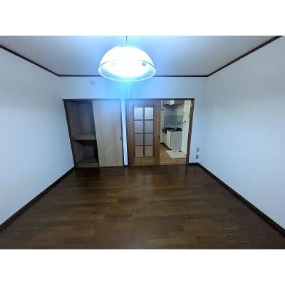 ユニオンマンスリーお花茶屋７　102　1K・セミダブル　☆【禁煙ルーム】ローテーブル・ソファ＆たっぷり収納2ドア冷蔵庫など生活家電のあるお部屋/京成本線利用で京成上野駅まで約16分でアクセス！の物件写真3