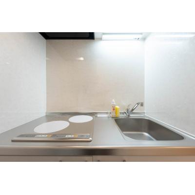 新宿の繫華街エリア/駅徒歩4分/1LDK/アクセントカラーのおしゃれなお部屋/タスキsmart東新宿 302の物件写真3