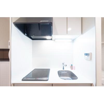 東新宿駅から徒歩4分/家具・家電付/最大3名/プラーズタワー東新宿 903の物件写真3