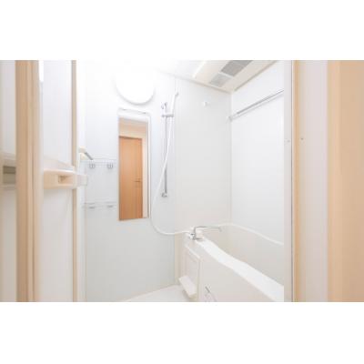 東新宿駅から徒歩4分/家具・家電付/最大3名/プラーズタワー東新宿 903の物件写真4