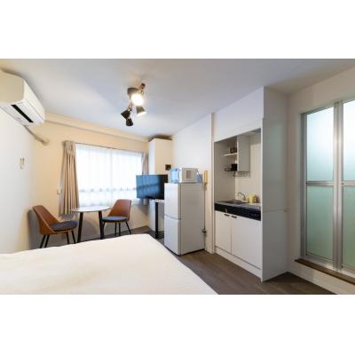 新宿三丁目駅から徒歩3分！新宿駅も徒歩圏内/Wi-Fi完備/新宿岡田ビル 405の物件写真1