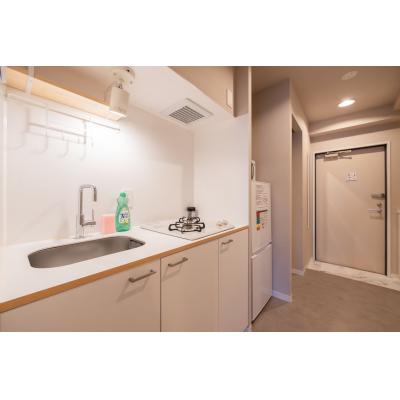 幡ヶ谷から徒歩5分！駅周辺も買い物場所充実♪/エレベーター付きのシンプルなお部屋/コスモリード幡ヶ谷 305の物件写真3