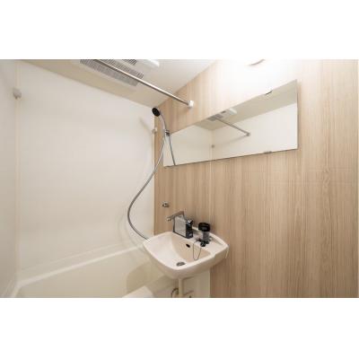 幡ヶ谷から徒歩5分！駅周辺も買い物場所充実♪/エレベーター付きのシンプルなお部屋/コスモリード幡ヶ谷 305の物件写真4