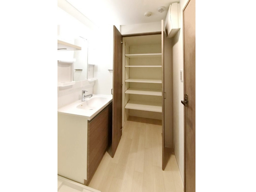 マンスリーリブマックス横浜・高島町駅前WESTレジデンス■『禁煙ルーム・1LDK・37平米』【ドラム式洗濯機・追い焚き機能】≪プレミアムシリーズ≫の物件写真6