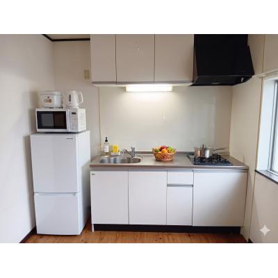 🌈新規OP賃料半額🌈法人様歓迎📯駐車場１台付き🚗ネット無料📶スーパー・コンビニ至近で生活至便な広々１LDK✨【M089】の物件写真3