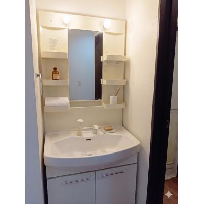 🌈新規OP賃料半額🌈法人様歓迎📯駐車場１台付き🚗ネット無料📶スーパー・コンビニ至近で生活至便な広々１LDK✨【M089】の物件写真6