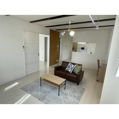 駐車場付き✨カーポート2台付！WIFIあり追分駅徒歩１分♪コンビニ・スーパー目の前！　すむだすセブンの物件写真1