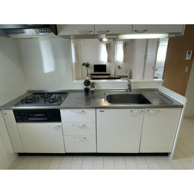 駐車場付き✨カーポート2台付！WIFIあり追分駅徒歩１分♪コンビニ・スーパー目の前！　すむだすセブンの物件写真2