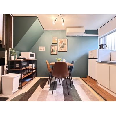 京橋レトロステイ　★【京橋駅近・京阪モール徒歩圏内・Wi-Fi無料・PCデスクチェア・ダブルベッド・シングルベッド・温水洗浄便座完備】★の物件写真1