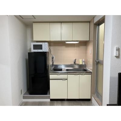 マンスリーマンション本町Ⅰ【シモンズマットレス採用でホテルのような寝心地、インターネット無料・追加料金なし、オートロック付きで安心、宅配ボックスが便利】の物件写真4