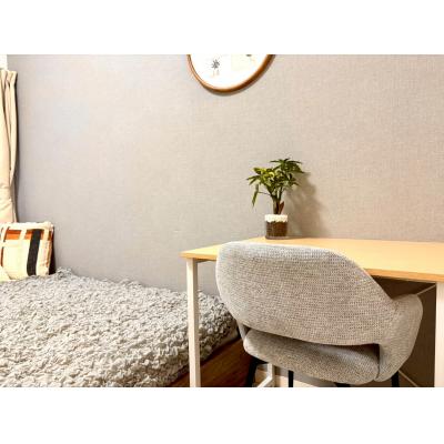  【新規オープン🌸特典あり⭐⭐】デスクもソファも標準装備♪ごゆっくりお過ごしできるお部屋🌟の物件写真4