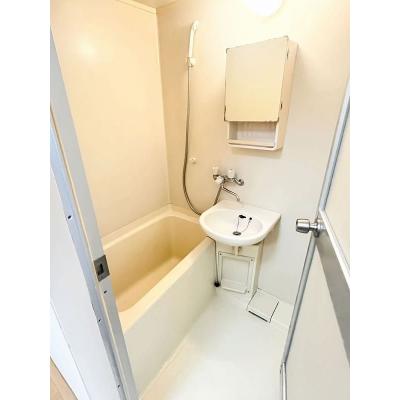 ユニオンマンスリー国分寺６　205　1R・セミダブル☆【禁煙ルーム】バス・トイレ別♪女性も安心の室内洗濯機＆デスク・チェア＆たっぷり収納2ドア冷蔵庫や電子レンジなど生活家電のあるお部屋の物件写真4