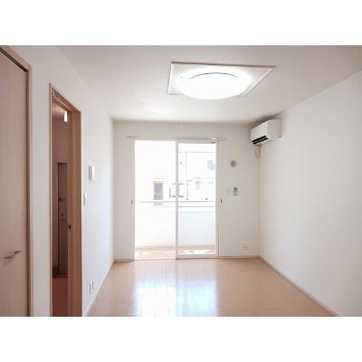 シャルマン 102【管理NO：1-019959701-01020】 ★家具家電は申し込み後に搬入します★の物件写真2