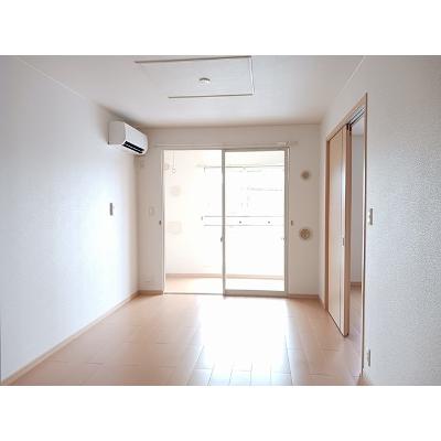 スプランドゥール 202【管理NO：1-015983601-02020】 ★家具家電は申し込み後に搬入します★の物件写真2