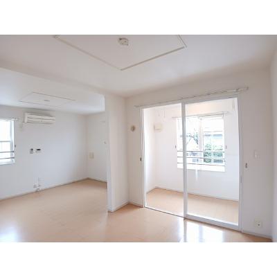 スプランドゥールⅡ 202【管理NO：1-017877501-02020】 ★家具家電は申し込み後に搬入します★の物件写真2