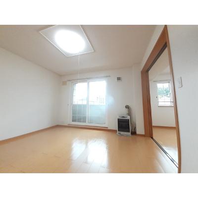 イルミオⅠ 201【管理NO：1-015331201-02010】 ★家具家電は申し込み後に搬入します★の物件写真2