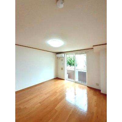 グローリアスファイブ 102【管理NO：1-013240401-01020】 ★家具家電は申し込み後に搬入しますの物件写真2