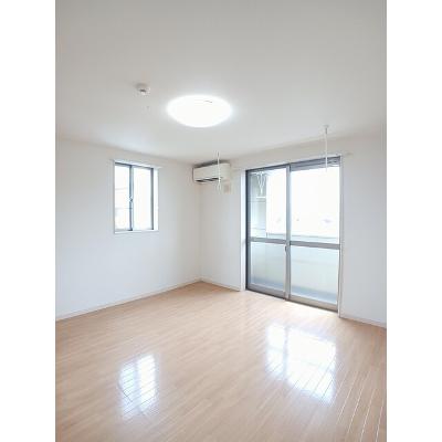 グランシャリオ 201【管理NO：1-099323101-02010】 ★家具家電は申し込み後に搬入しますの物件写真2