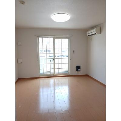 サフラン 105【管理NO：1-015016701-01040】 ★家具家電は申し込み後に搬入します 2026年07月中旬入居可能の物件写真2