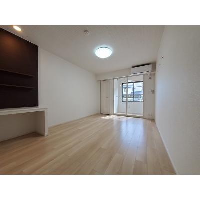 ユーフォリア 105【管理NO：1-026625801-01050】 ★家具家電は申し込み後に搬入します★の物件写真2