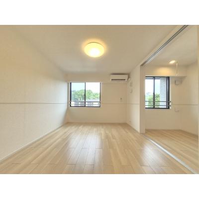 シャトー楓 205【管理NO：1-027756401-02050】 ★家具家電は申し込み後に搬入しますの物件写真2