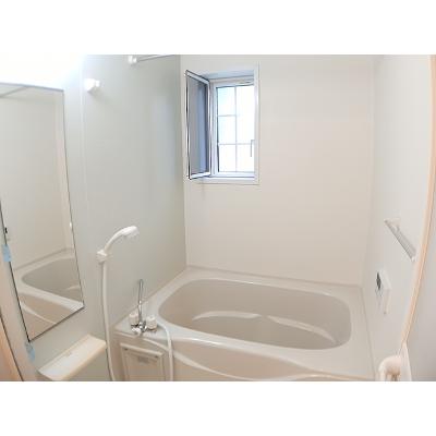シーズンⅣ 104【管理NO：1-018199402-01040】 ★家具家電は申し込み後に搬入します★の物件写真4