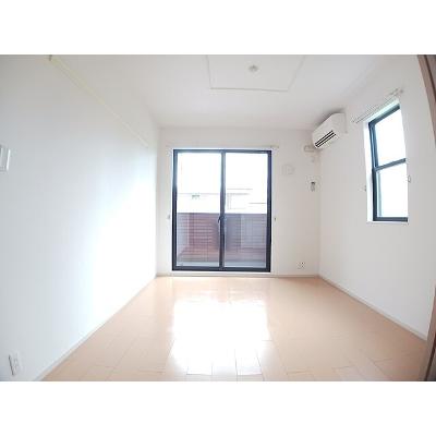 イリーデ　Ⅱ 101【管理NO：1-017818602-01010】 ★家具家電は申し込み後に搬入します★の物件写真2