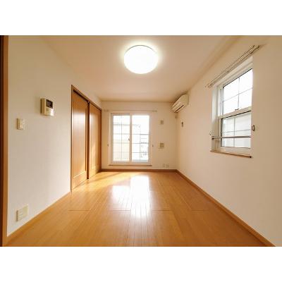 グランツ・モーデⅠ 101【管理NO：1-014077401-01010】 ★家具家電は申し込み後に搬入します★の物件写真2