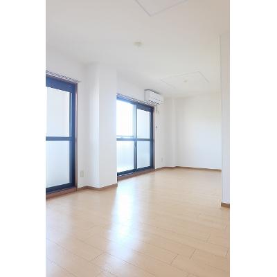サザン上条 303【管理NO：1-010621701-03030】 ★家具家電は申し込み後に搬入しますの物件写真2