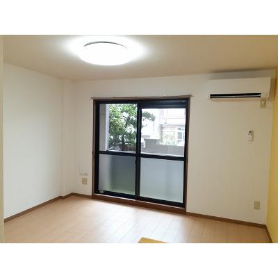 Ｃｏｕｒｔ　Ｌｉｖｅｌｙ 103【管理NO：1-009757501-01030】 ★家具家電は申し込み後に搬入します★の物件写真2