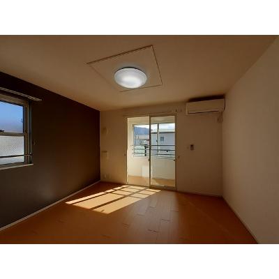 リベラメンテ 201【管理NO：1-018570401-02010】 ★家具家電は申し込み後に搬入しますの物件写真2