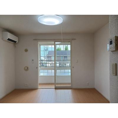 ビブレ・パルク　Ⅱ 201【管理NO：1-017279902-02010】 ★家具家電は申し込み後に搬入しますの物件写真2